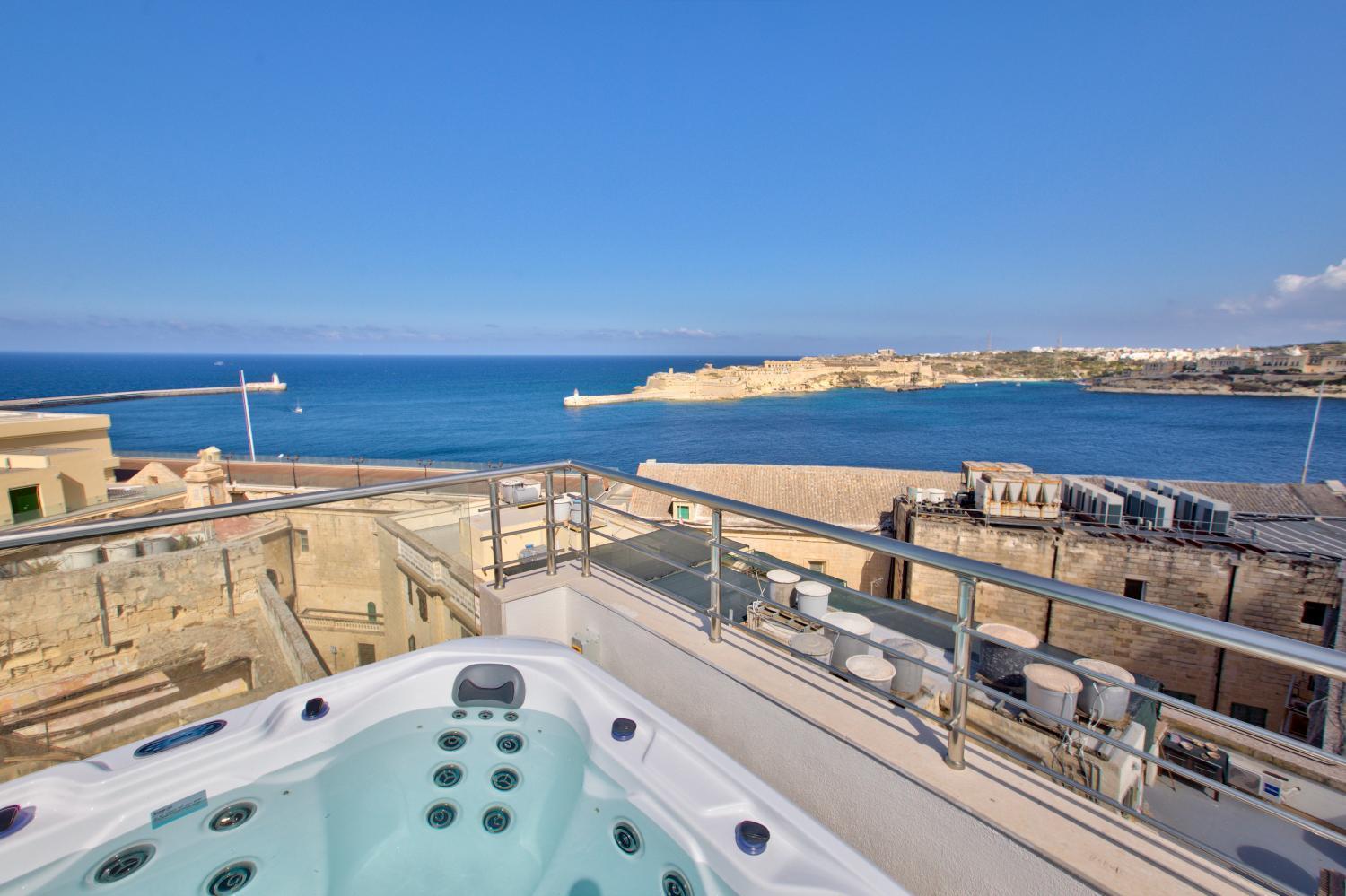 Valletta Luxury 4-Bedroom Duplex With Stunning Sea Views Private Terrace And Jacuzzi Exterior foto